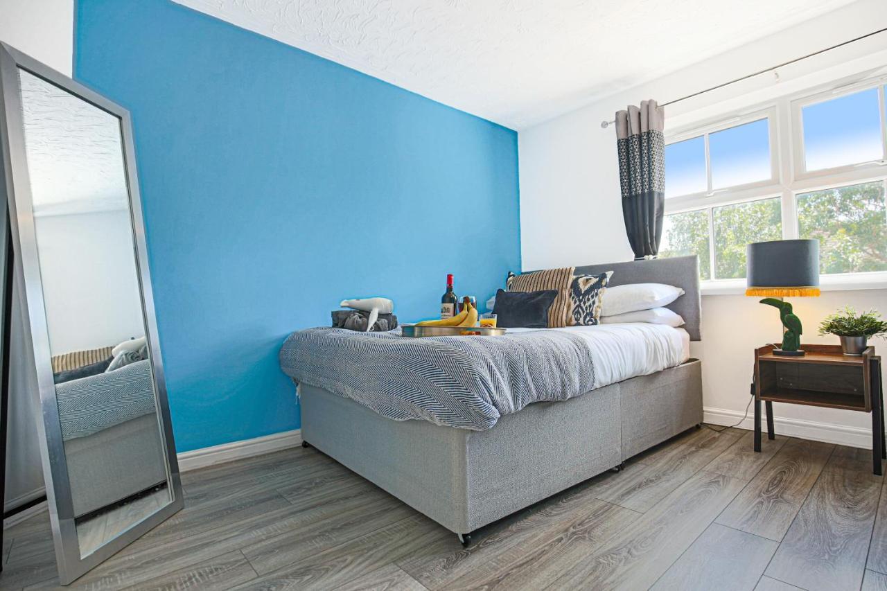 Delightful 2 Bed Apartment For Bicester Outlet Shopping By Platinum Key Properties Kültér fotó