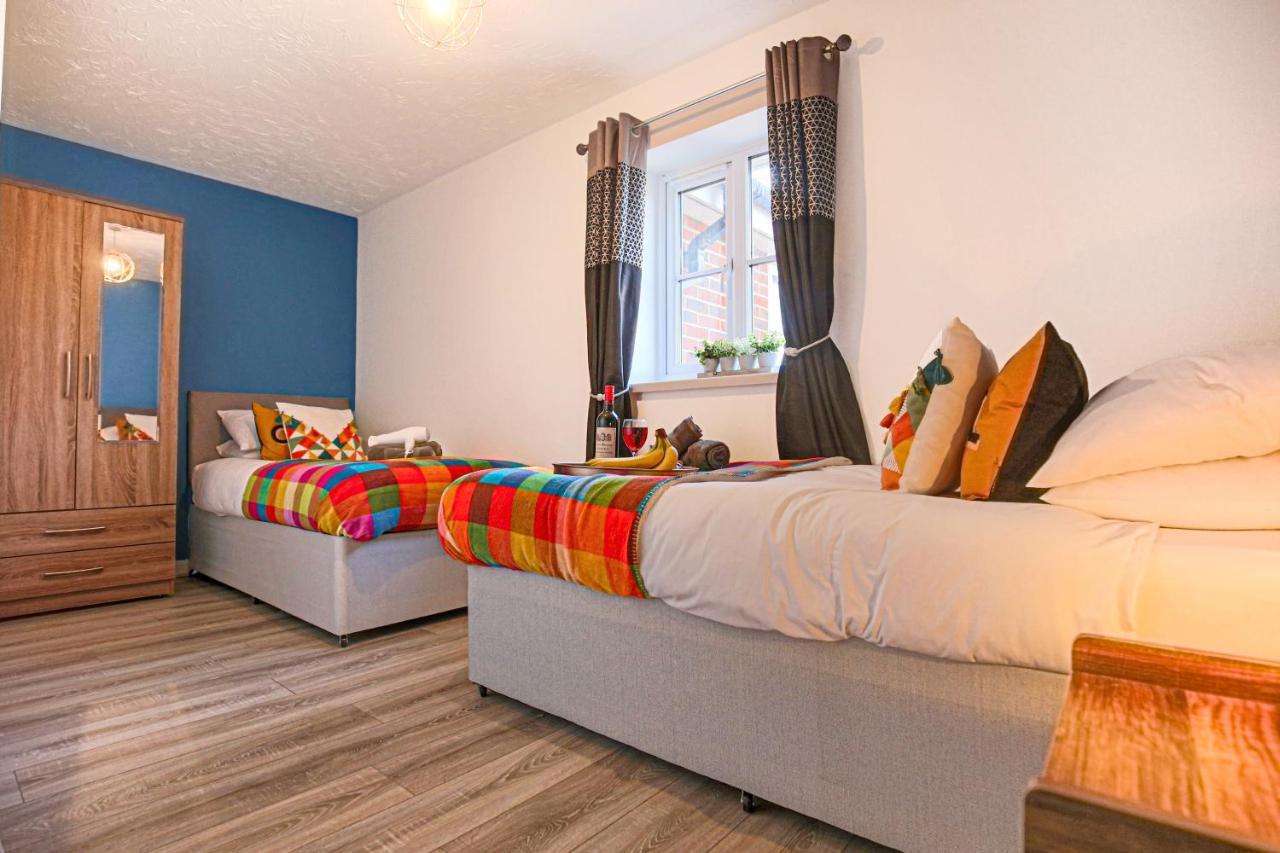 Delightful 2 Bed Apartment For Bicester Outlet Shopping By Platinum Key Properties Kültér fotó
