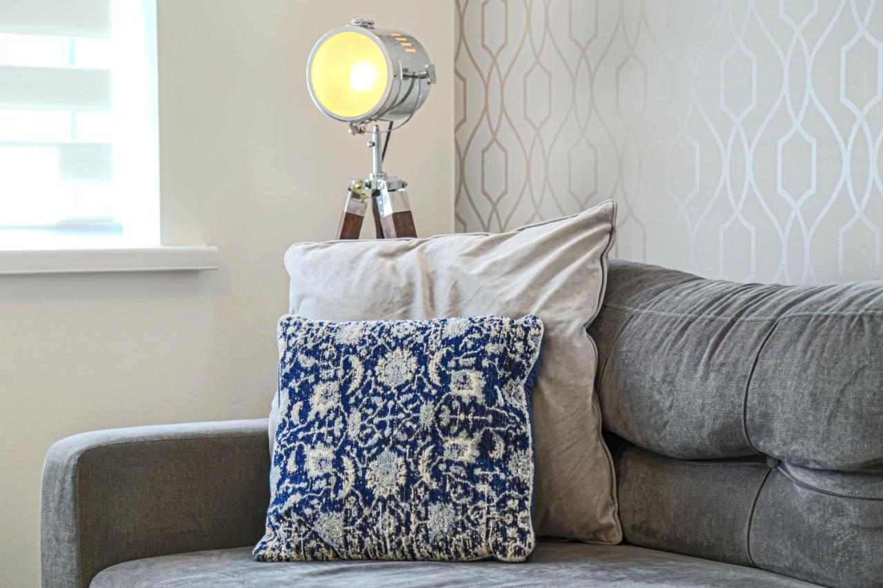 Delightful 2 Bed Apartment For Bicester Outlet Shopping By Platinum Key Properties Kültér fotó